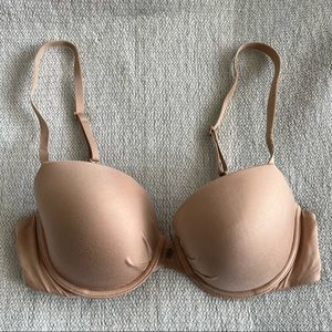 Victoria’s Secret Fabulous Demi lined bra